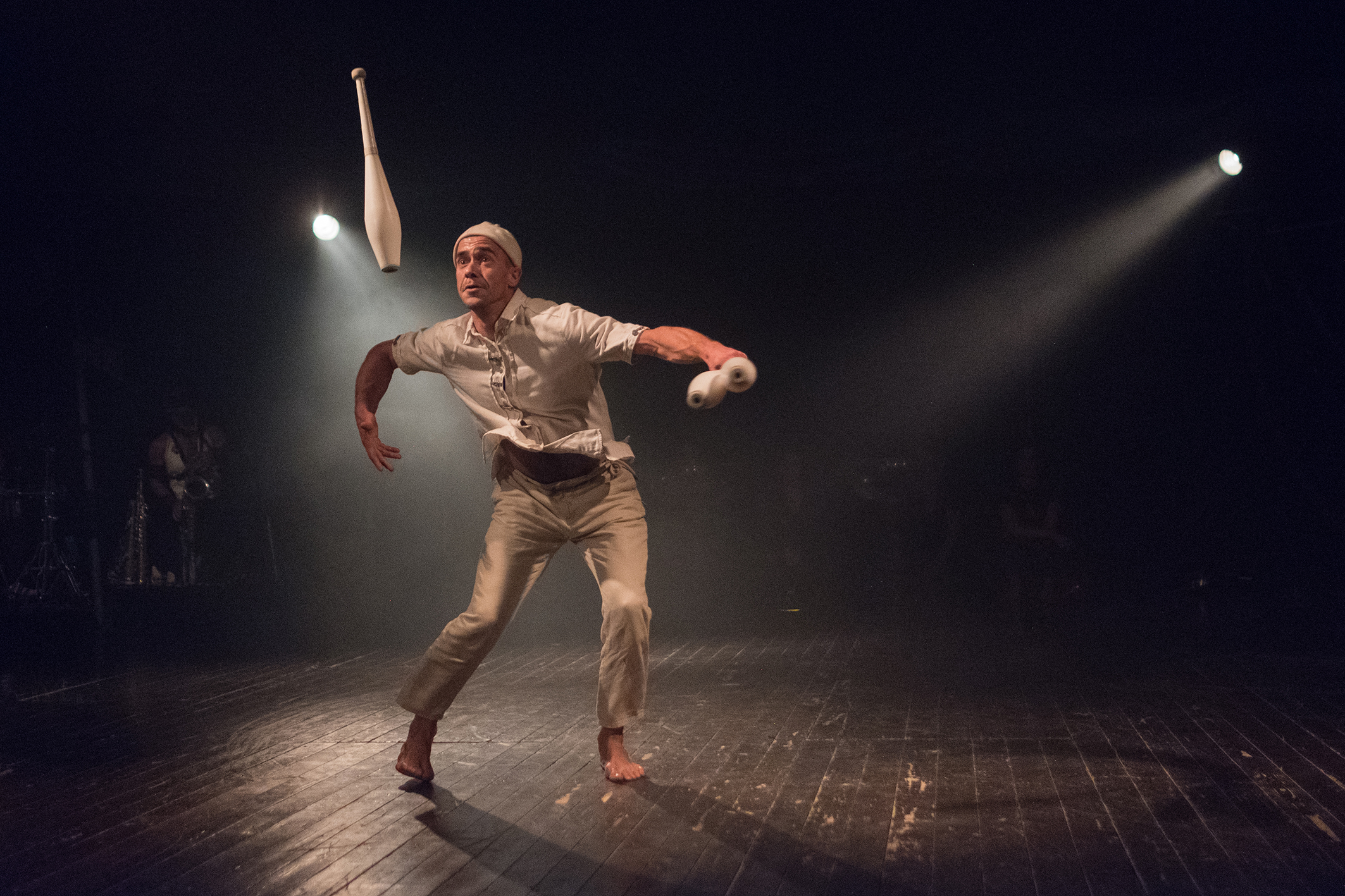 UNO CHAPITEAU A STRABILIO - ★ CiRcO PaNiKo ★